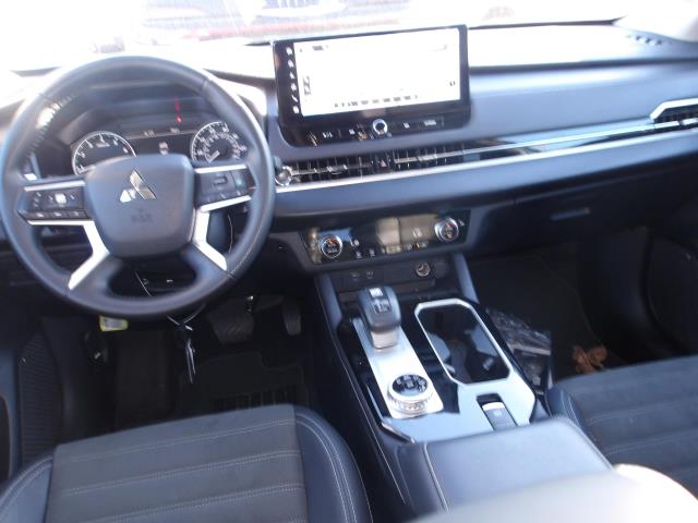 2025 Mitsubishi Outlander SE FWD