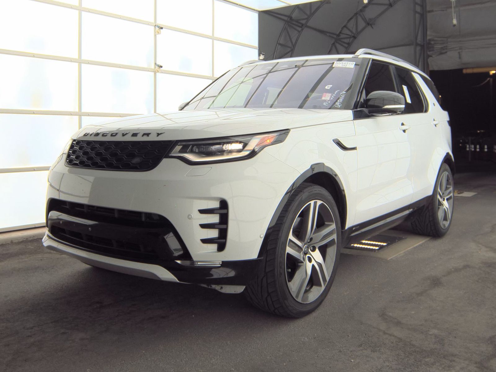 2022 Land Rover Discovery S R-Dynamic AWD