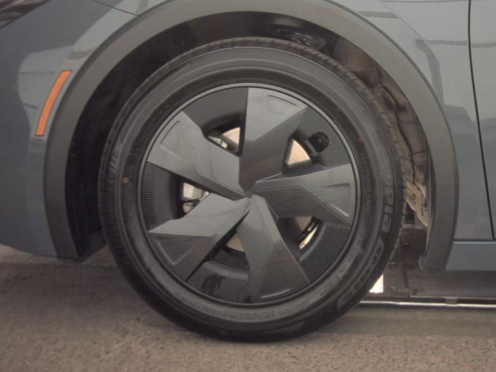 2025 Toyota Prius LE FWD