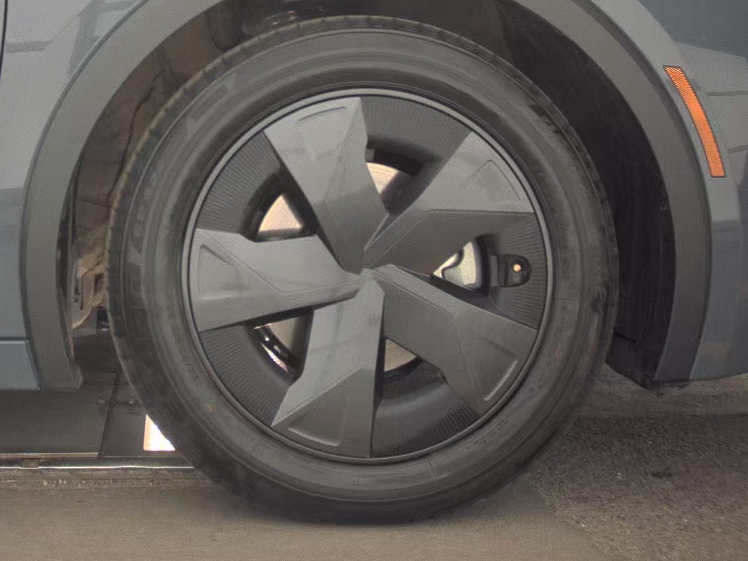 2025 Toyota Prius LE FWD