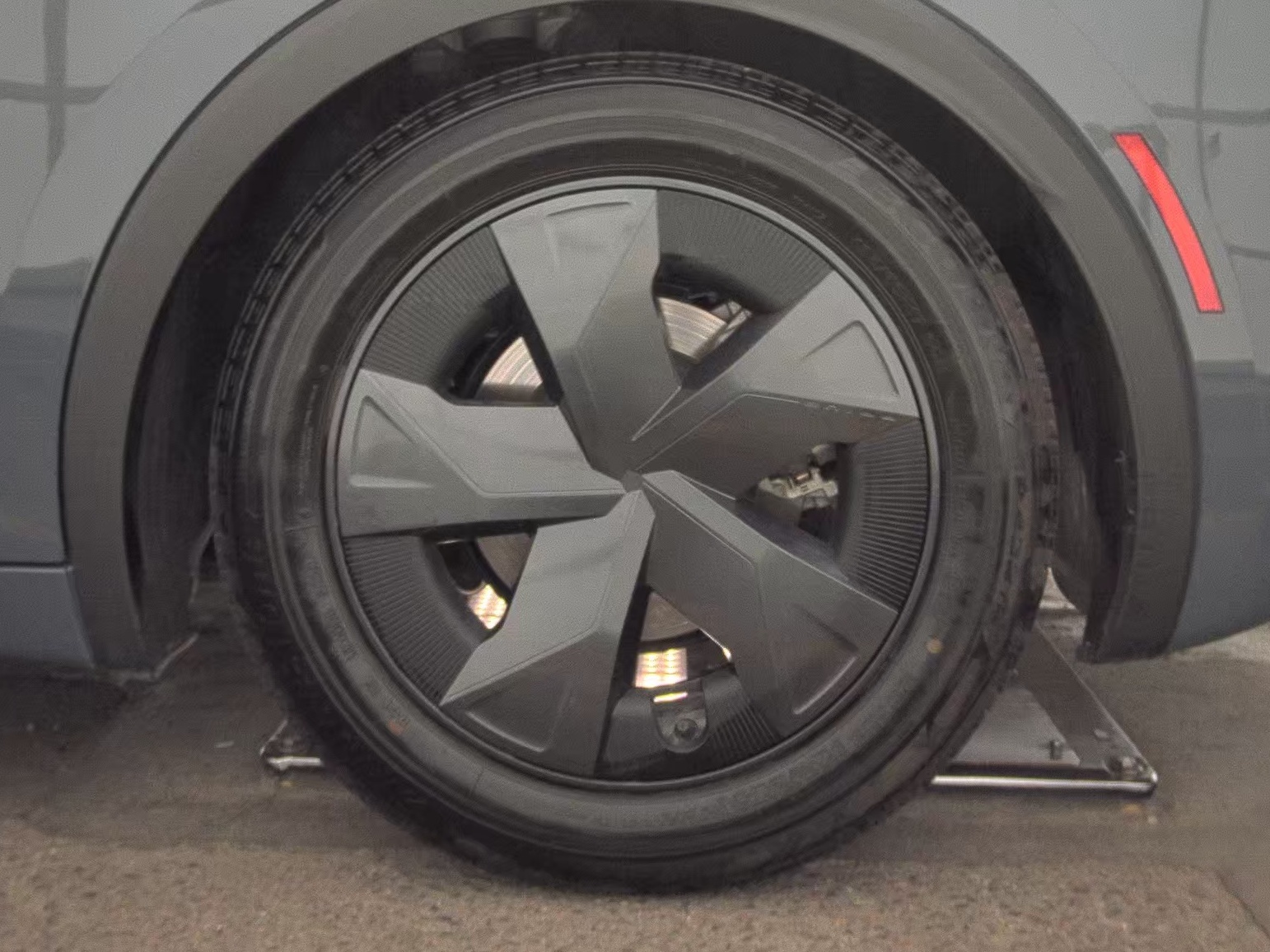 2025 Toyota Prius LE FWD