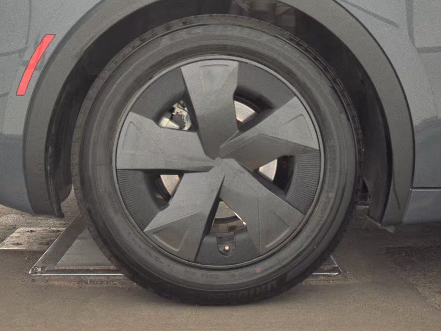 2025 Toyota Prius LE FWD