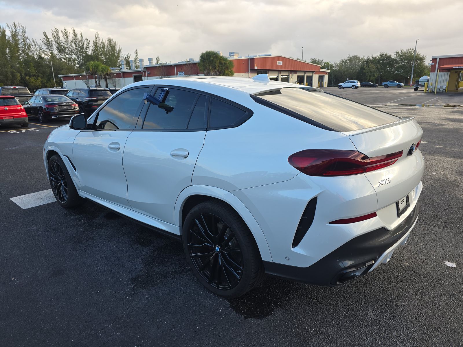 2023 BMW X6 xDrive40i AWD