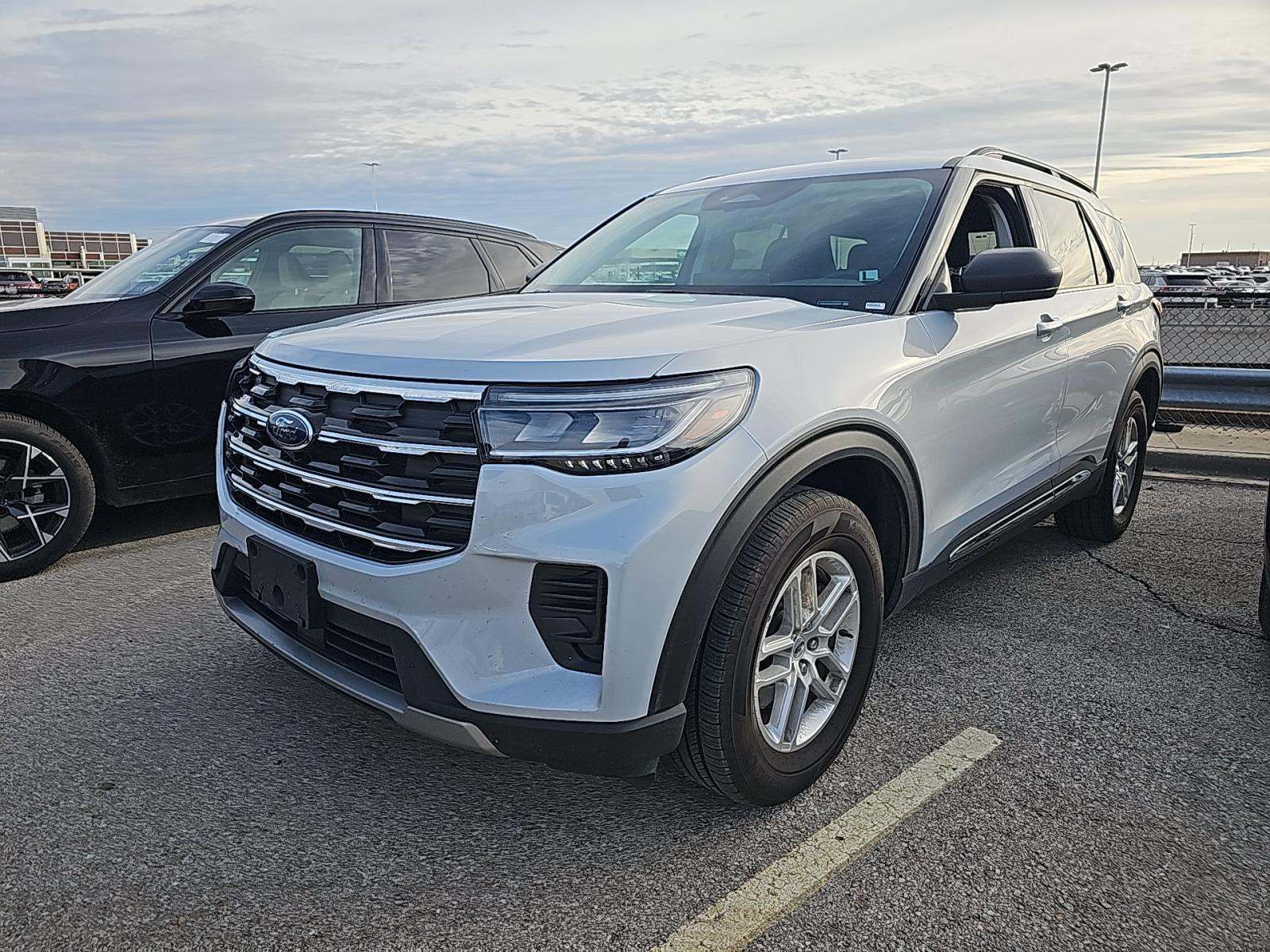 2025 Ford Explorer Active AWD