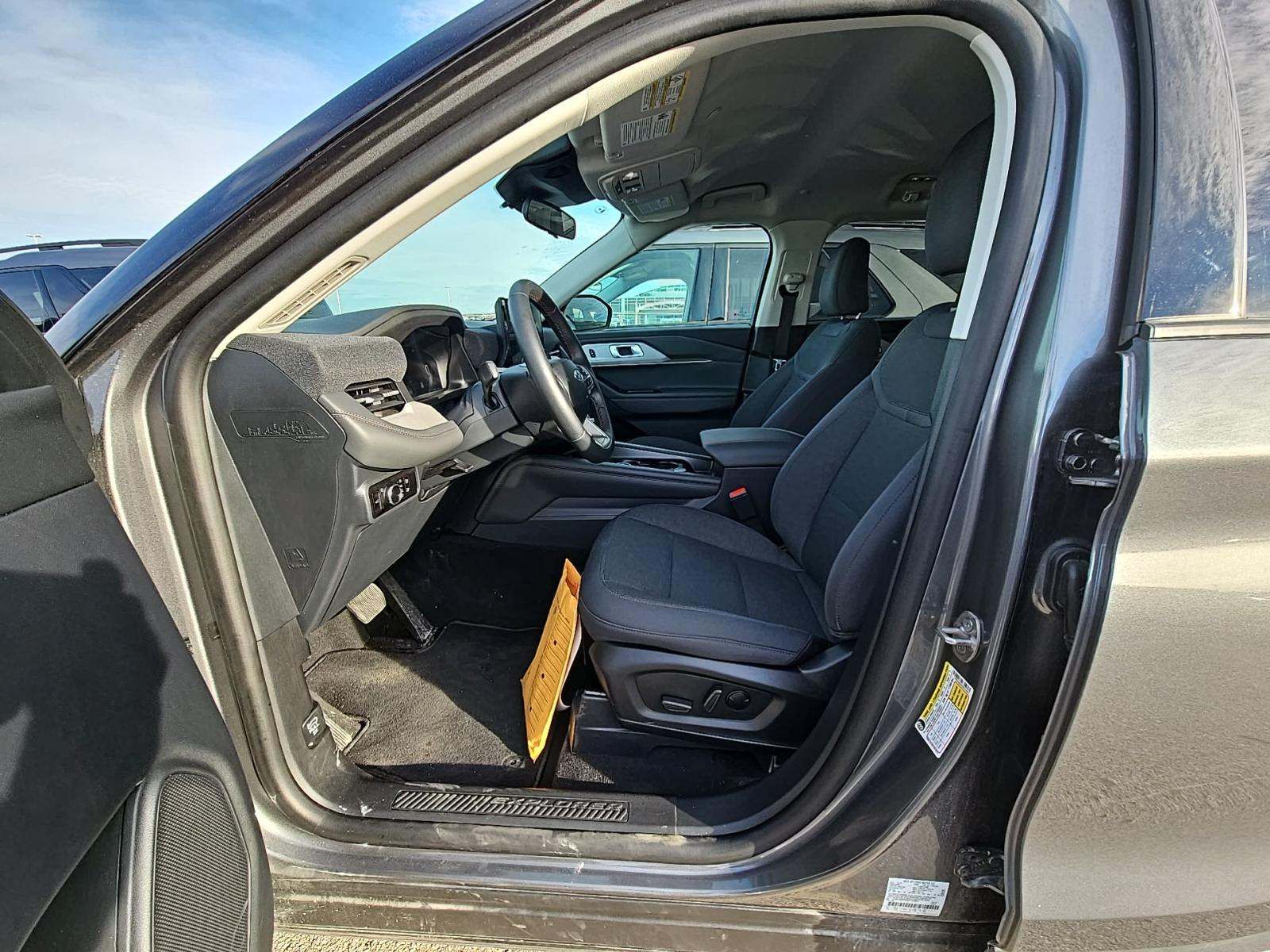 2025 Ford Explorer Active AWD