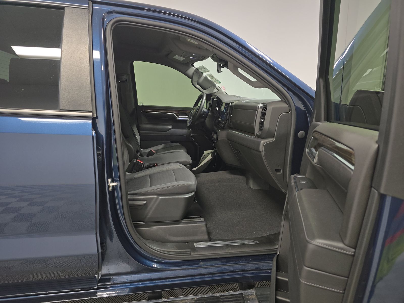 2023 Chevrolet Silverado 1500 LT AWD