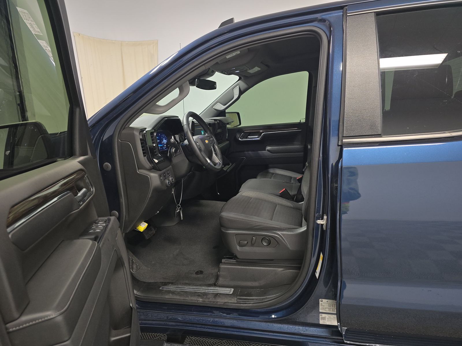 2023 Chevrolet Silverado 1500 LT AWD