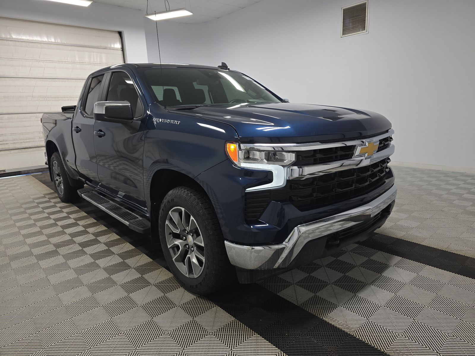 2023 Chevrolet Silverado 1500 LT AWD