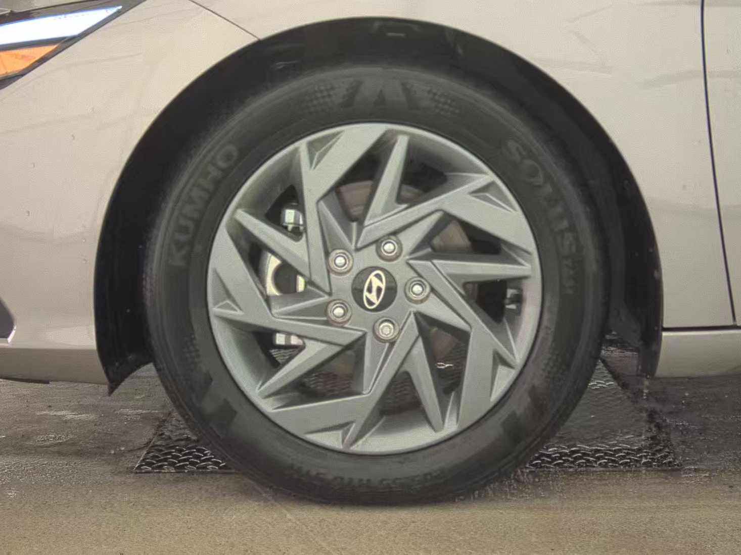 2024 Hyundai Elantra SEL FWD