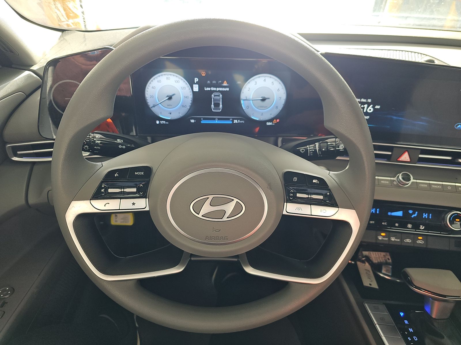 2024 Hyundai Elantra SEL FWD