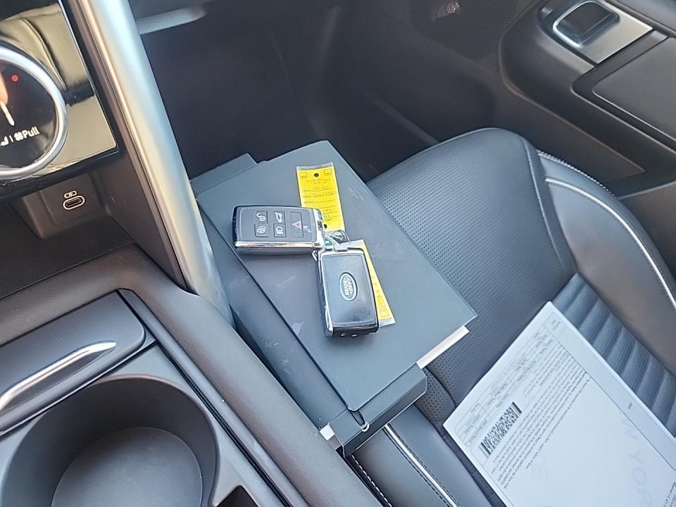 2023 Land Rover Discovery Metropolitan Edition AWD