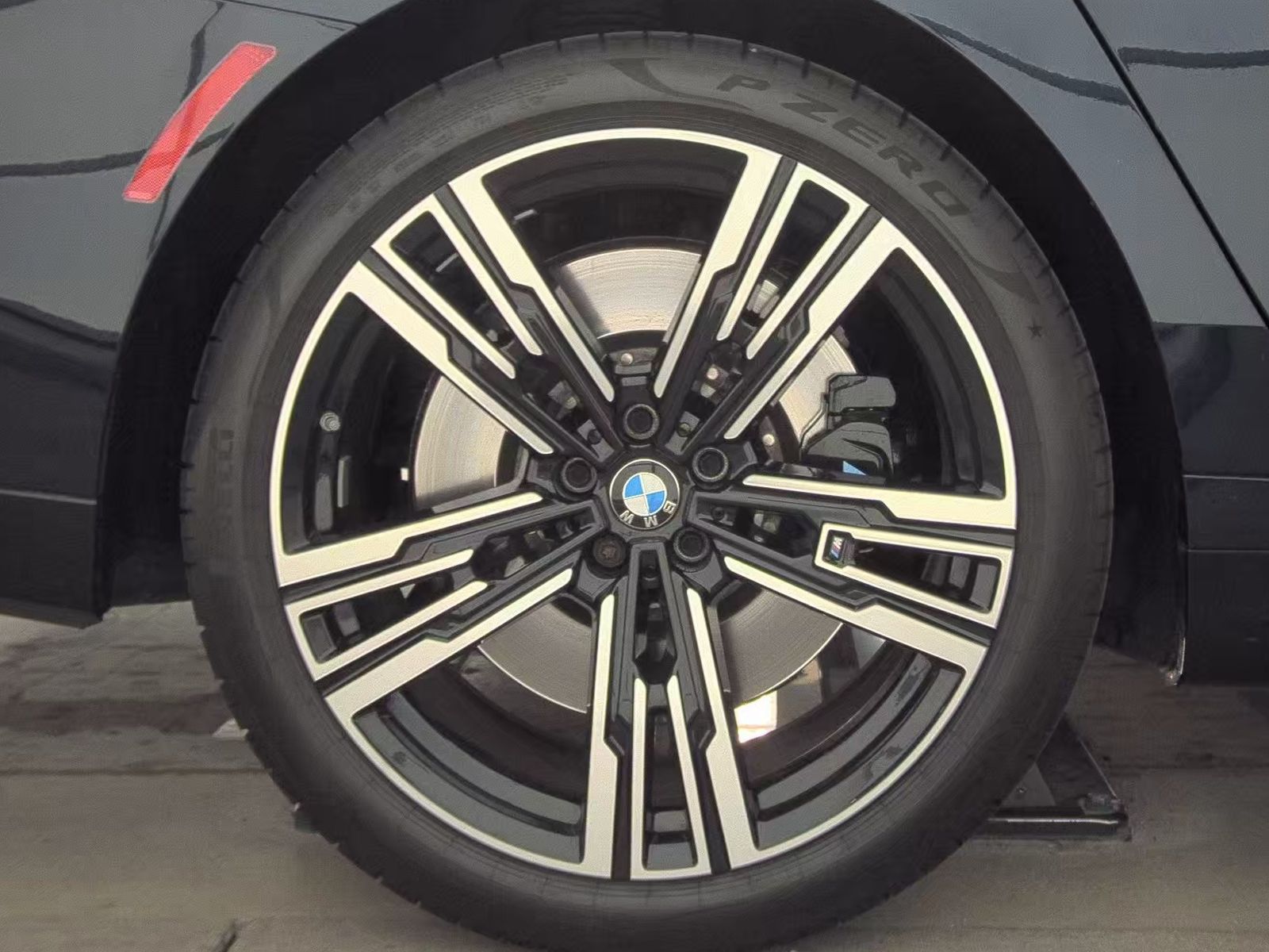 2023 BMW 7 Series 760i xDrive AWD