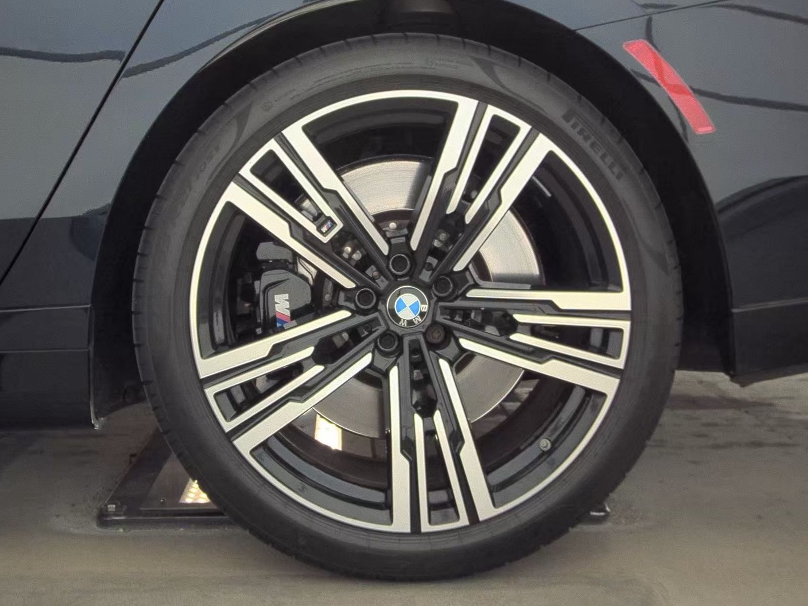 2023 BMW 7 Series 760i xDrive AWD