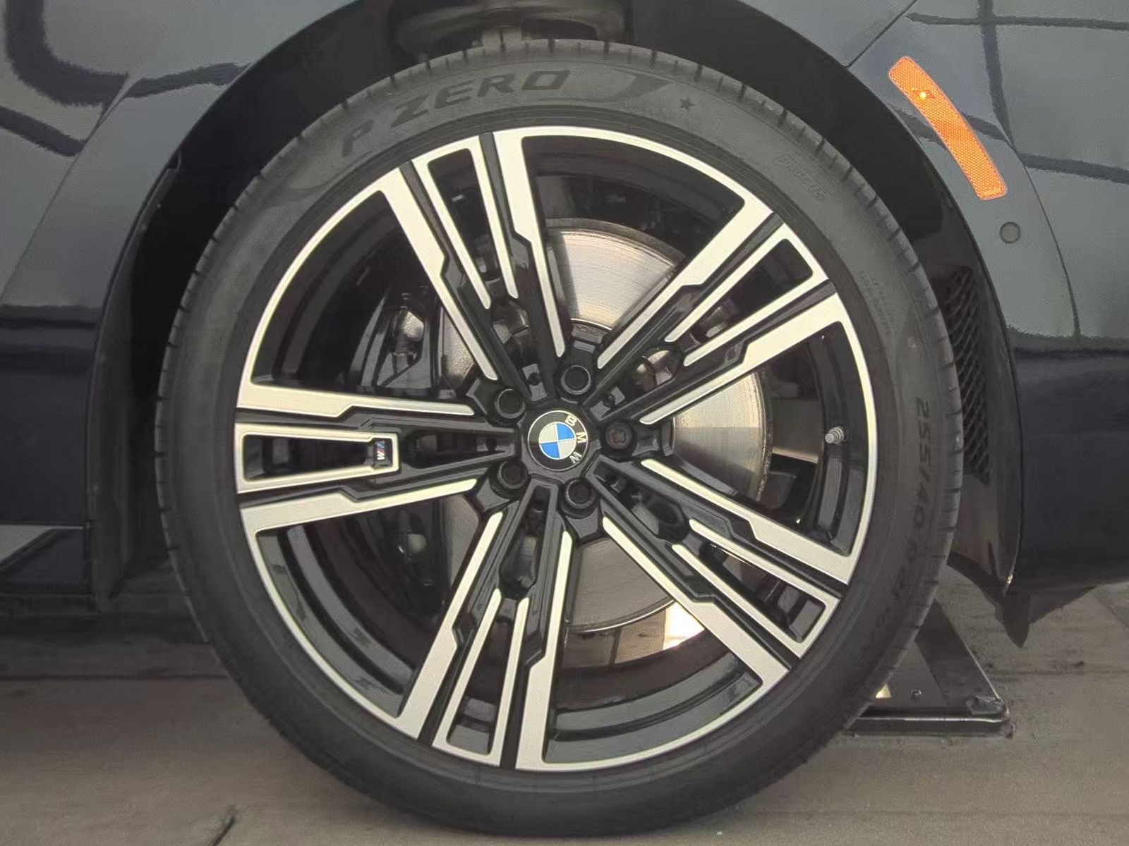 2023 BMW 7 Series 760i xDrive AWD