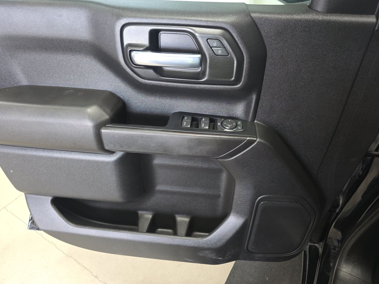 2023 Chevrolet Silverado 1500 Custom AWD