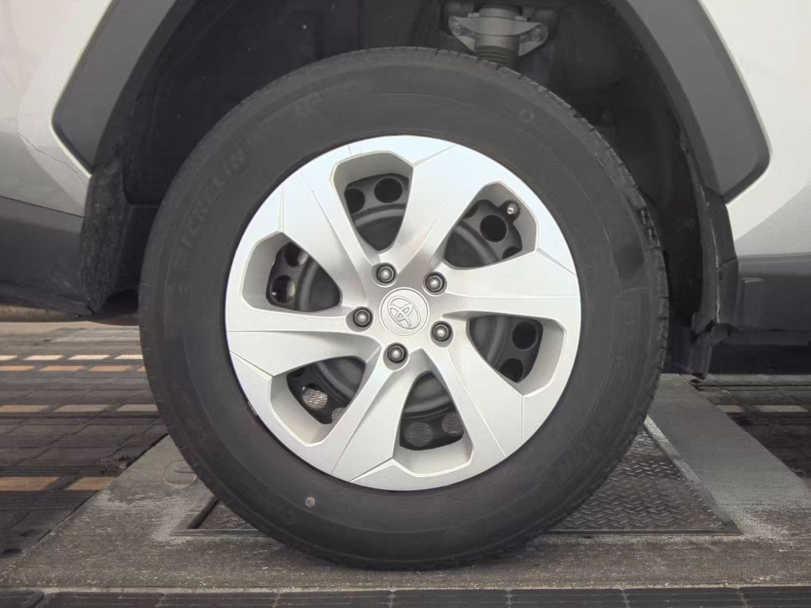 2024 Toyota RAV4 LE FWD