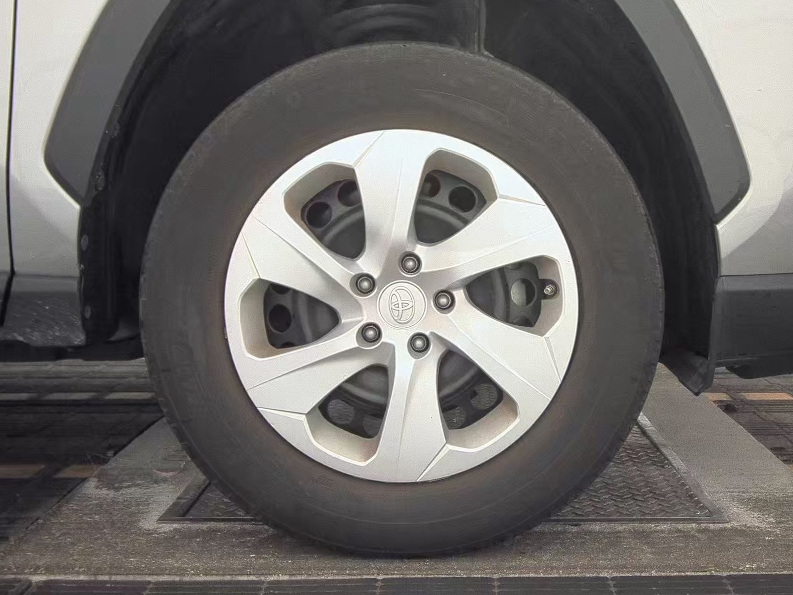 2024 Toyota RAV4 LE FWD