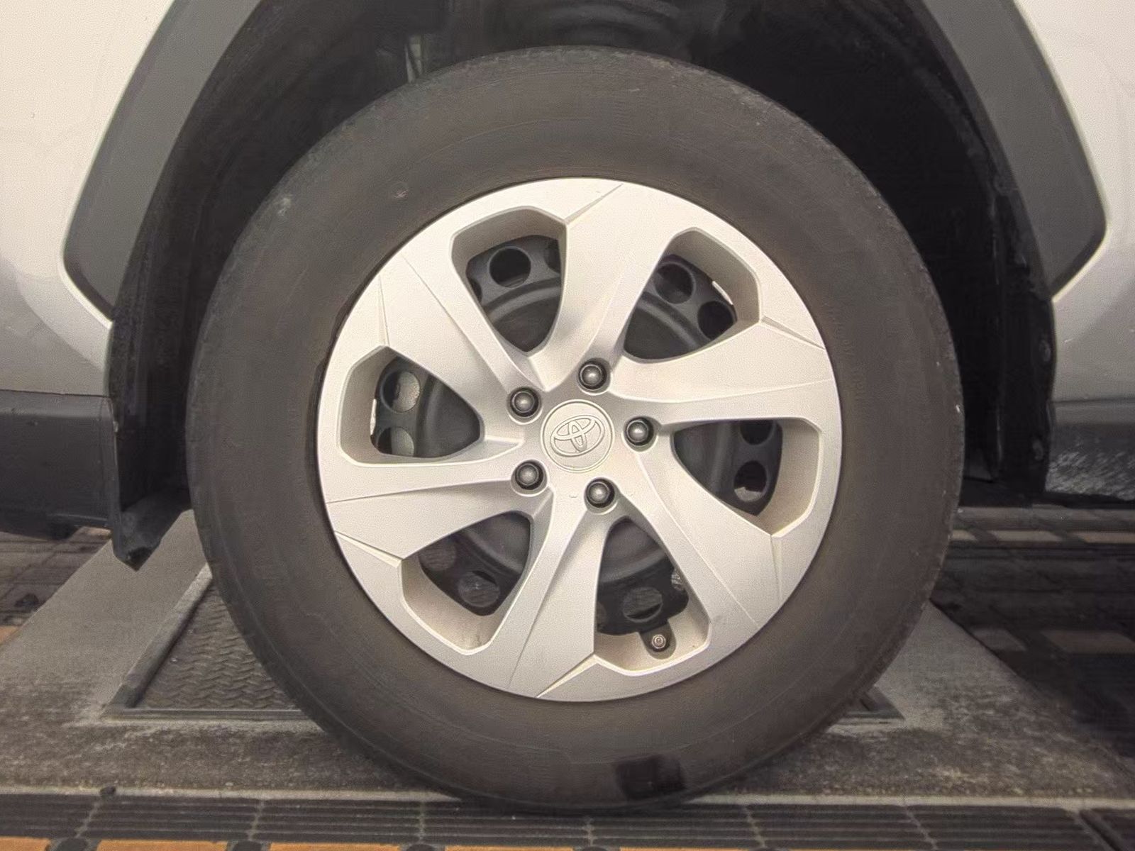 2024 Toyota RAV4 LE FWD