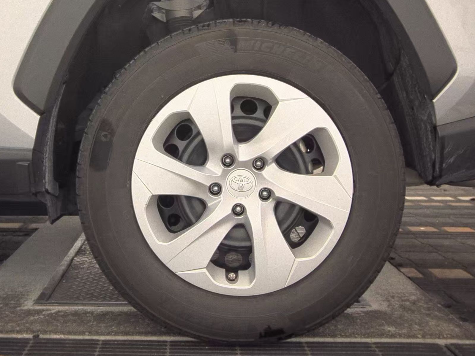 2024 Toyota RAV4 LE FWD