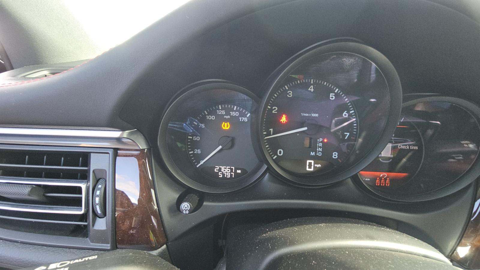 2023 Porsche Macan Base AWD