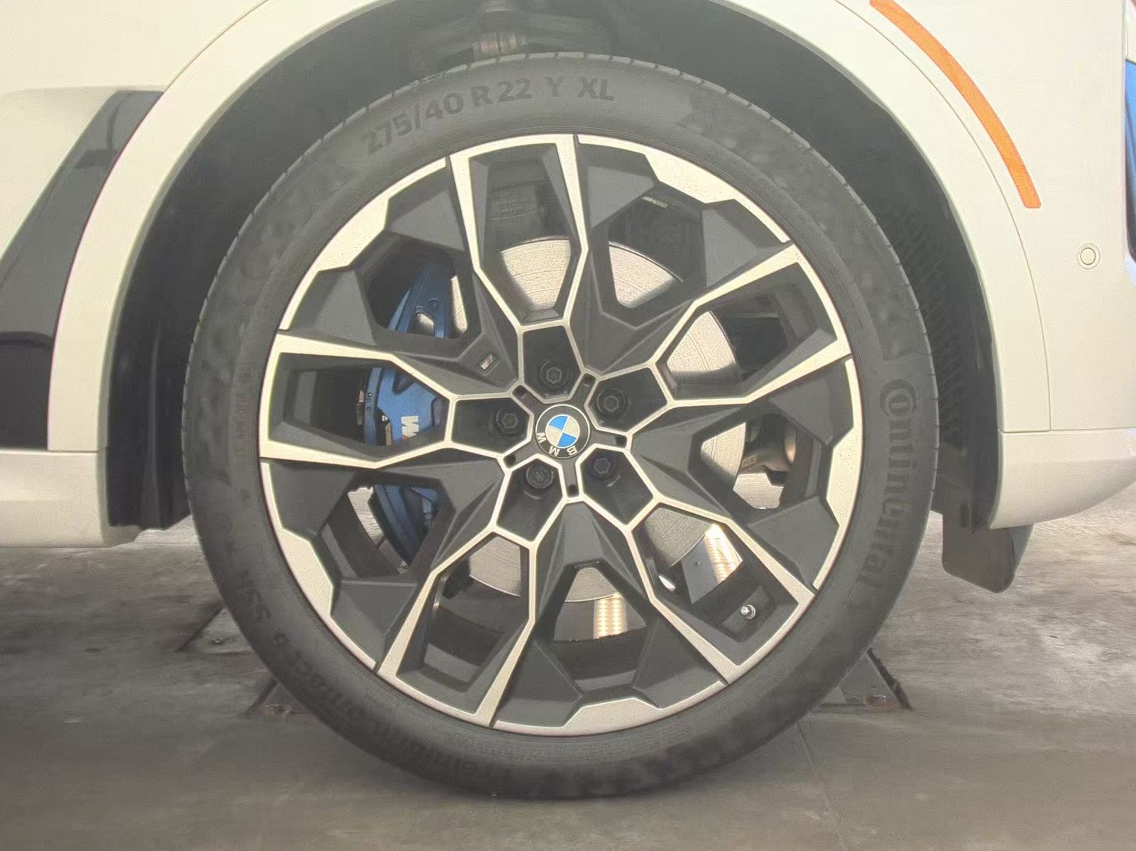 2023 BMW X7 M60i AWD