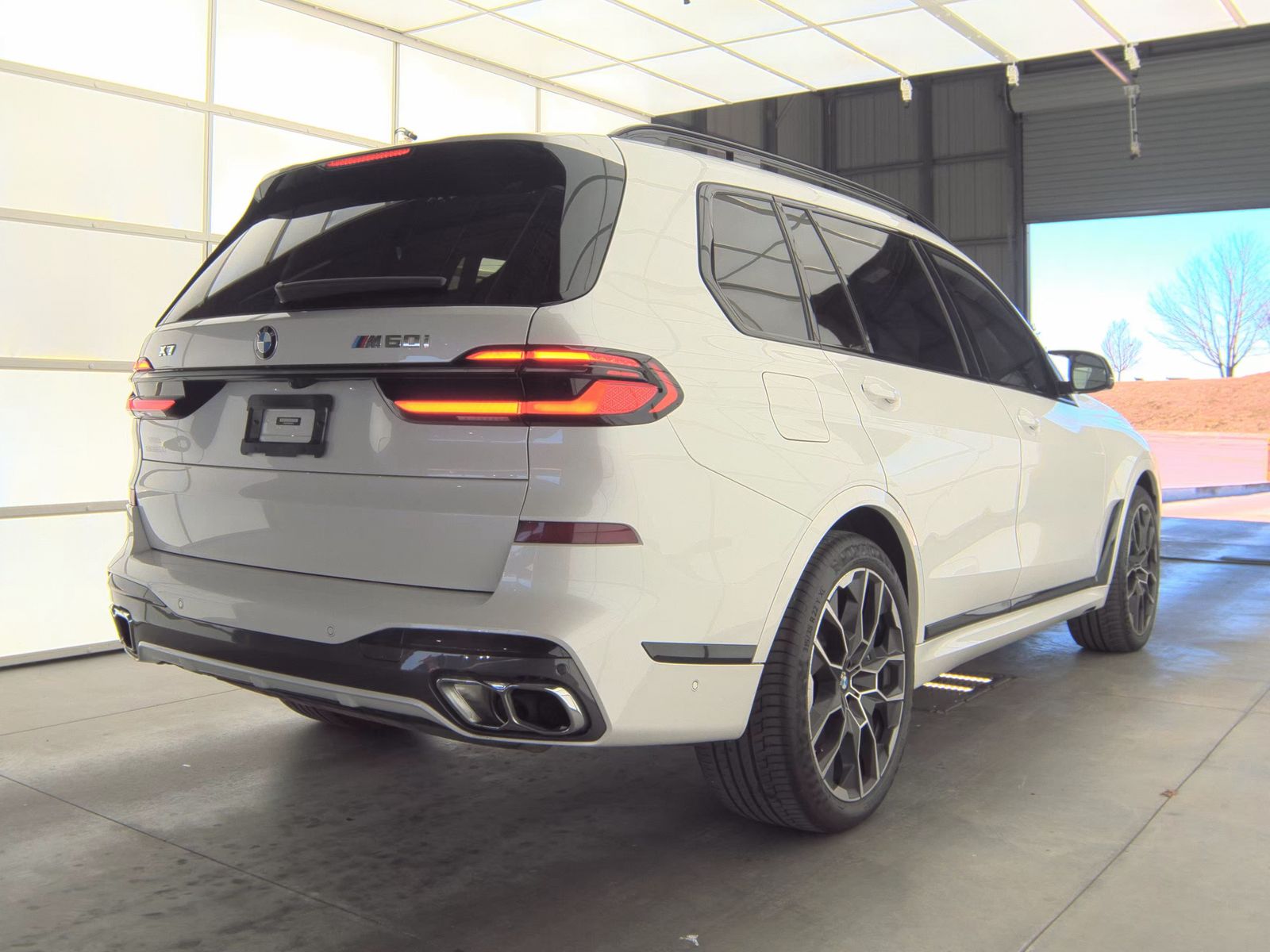 2023 BMW X7 M60i AWD