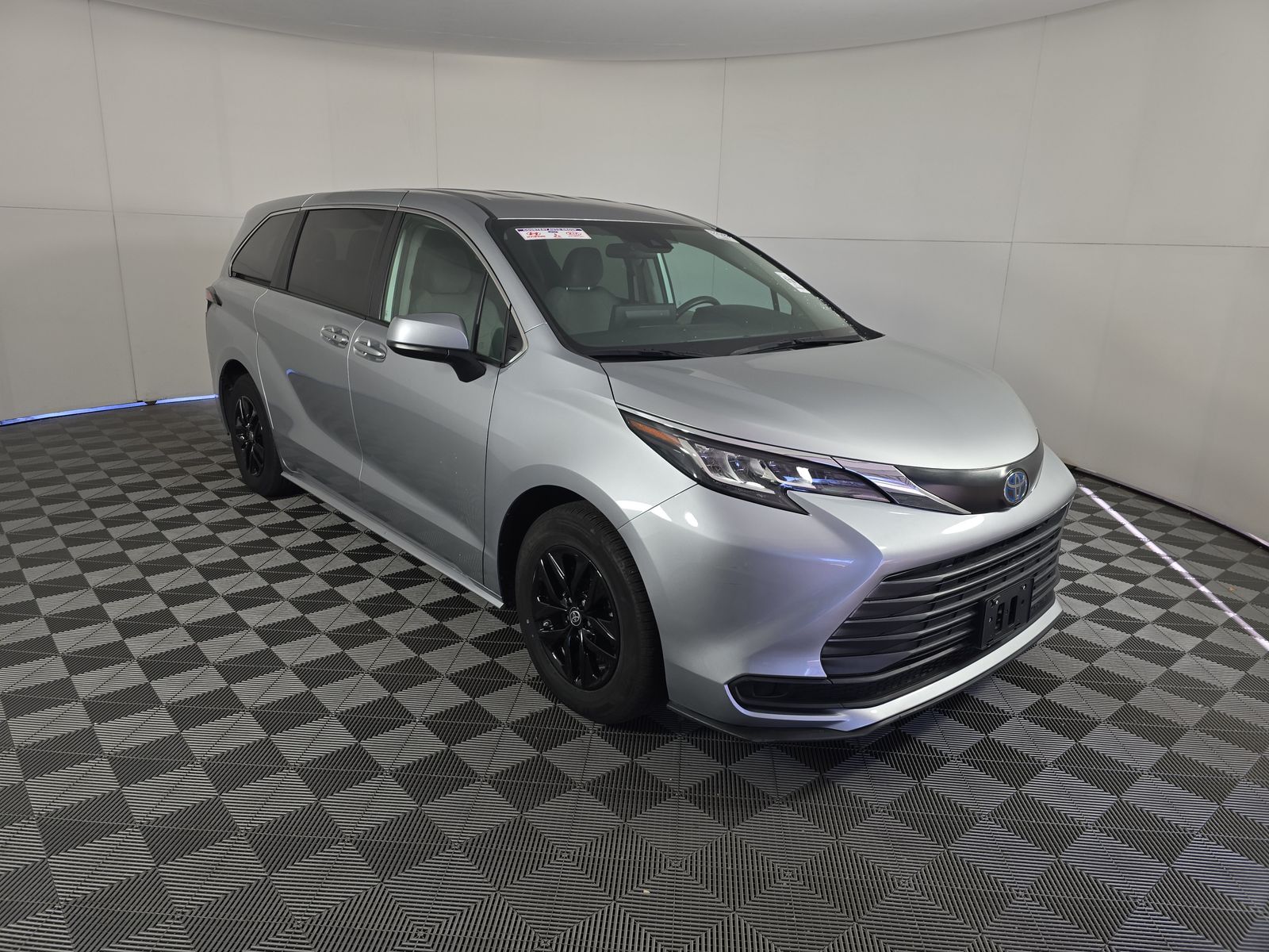 2022 Toyota Sienna LE AWD