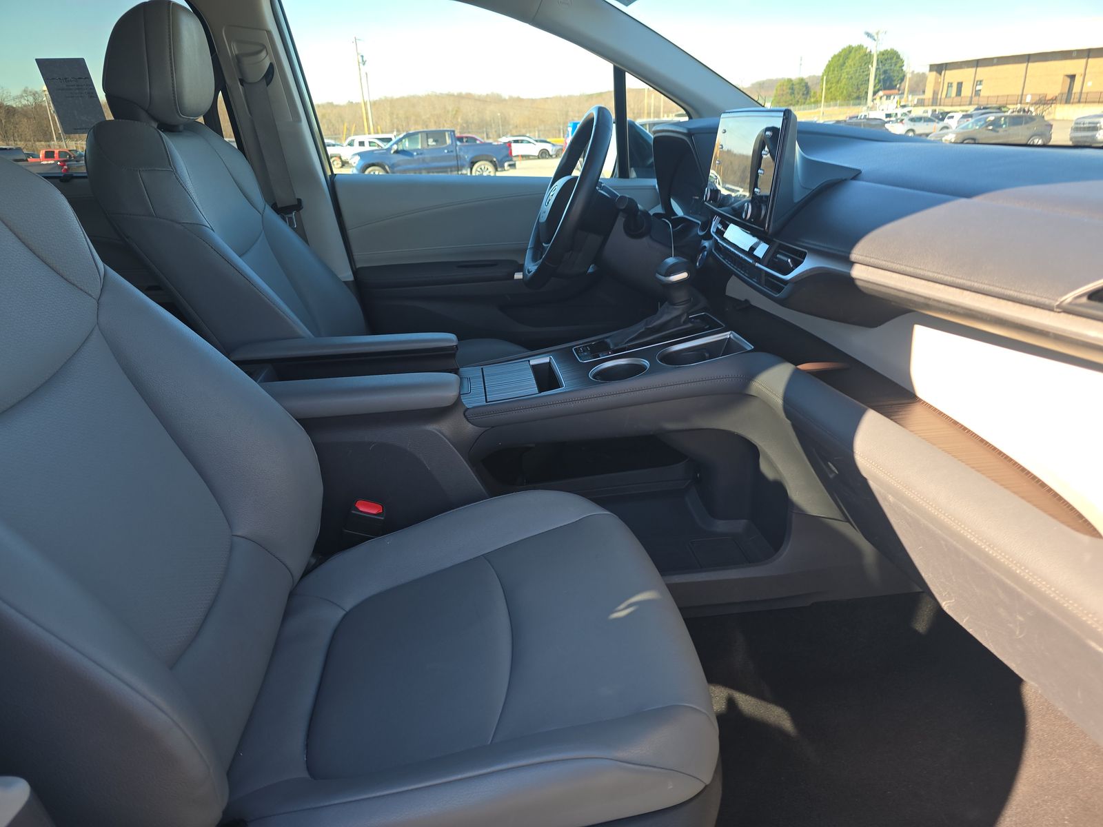 2024 Toyota Sienna XLE FWD