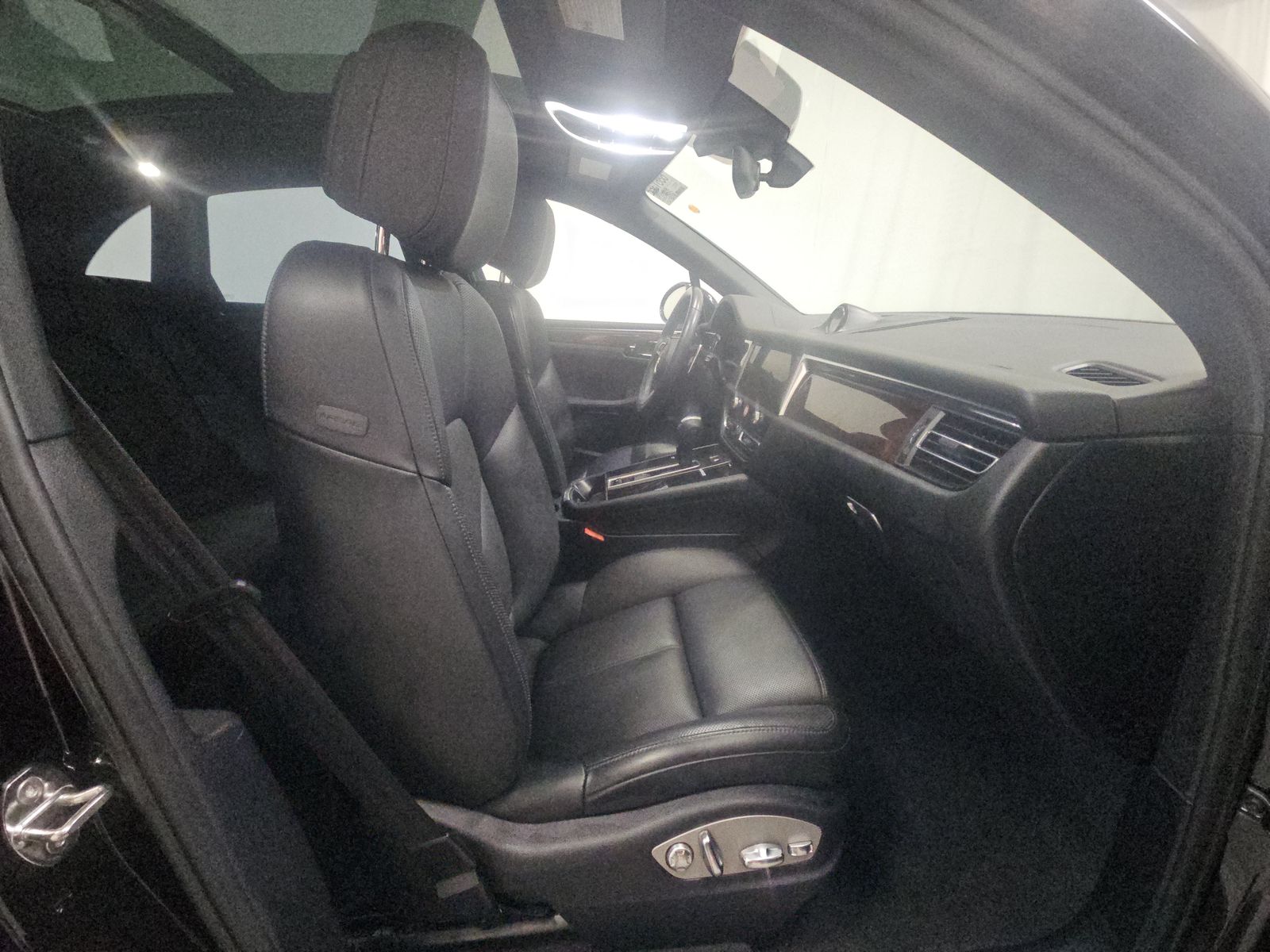 2022 Porsche Macan Base AWD