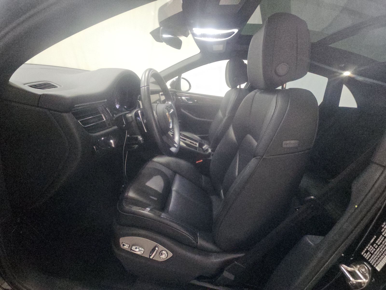 2022 Porsche Macan Base AWD