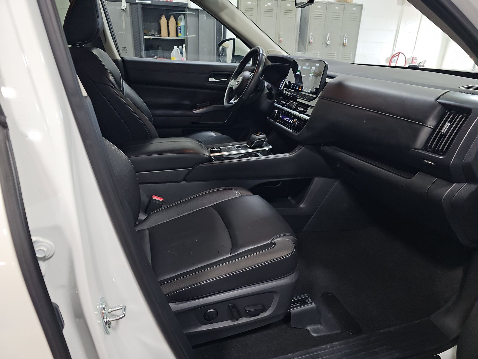 2024 Nissan Pathfinder SL AWD