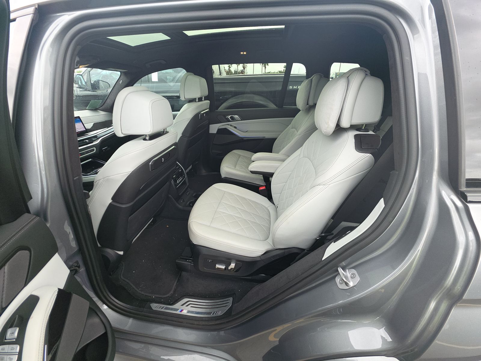 2023 BMW X7 xDrive40i AWD