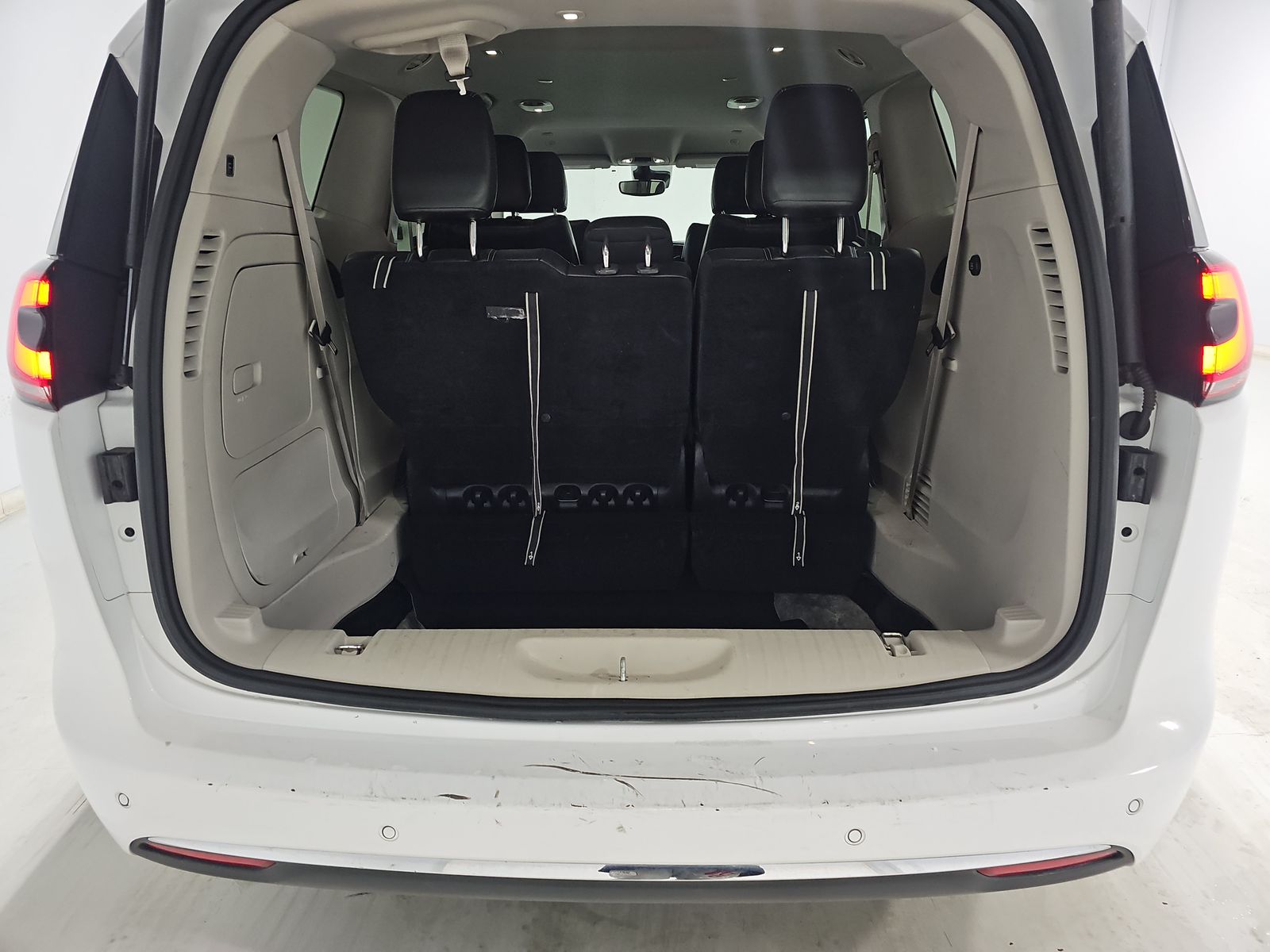 2023 Chrysler Pacifica Hybrid Touring L FWD