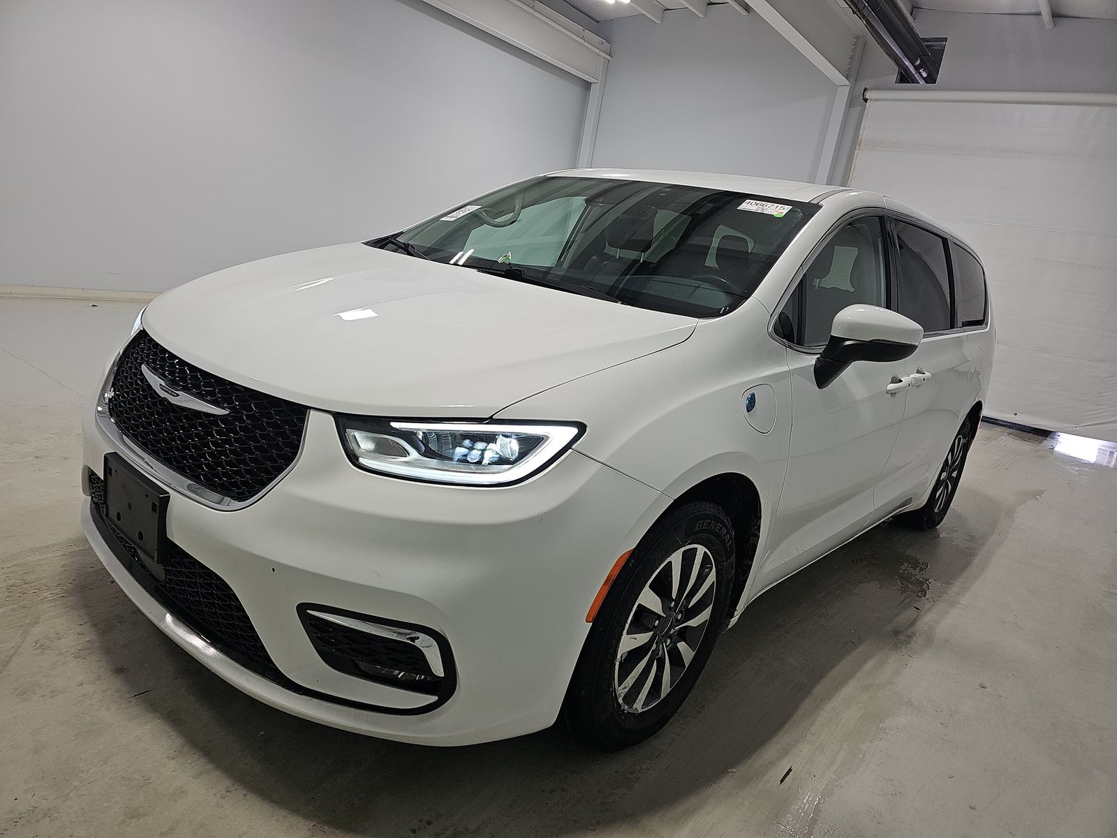 2023 Chrysler Pacifica Hybrid Touring L FWD