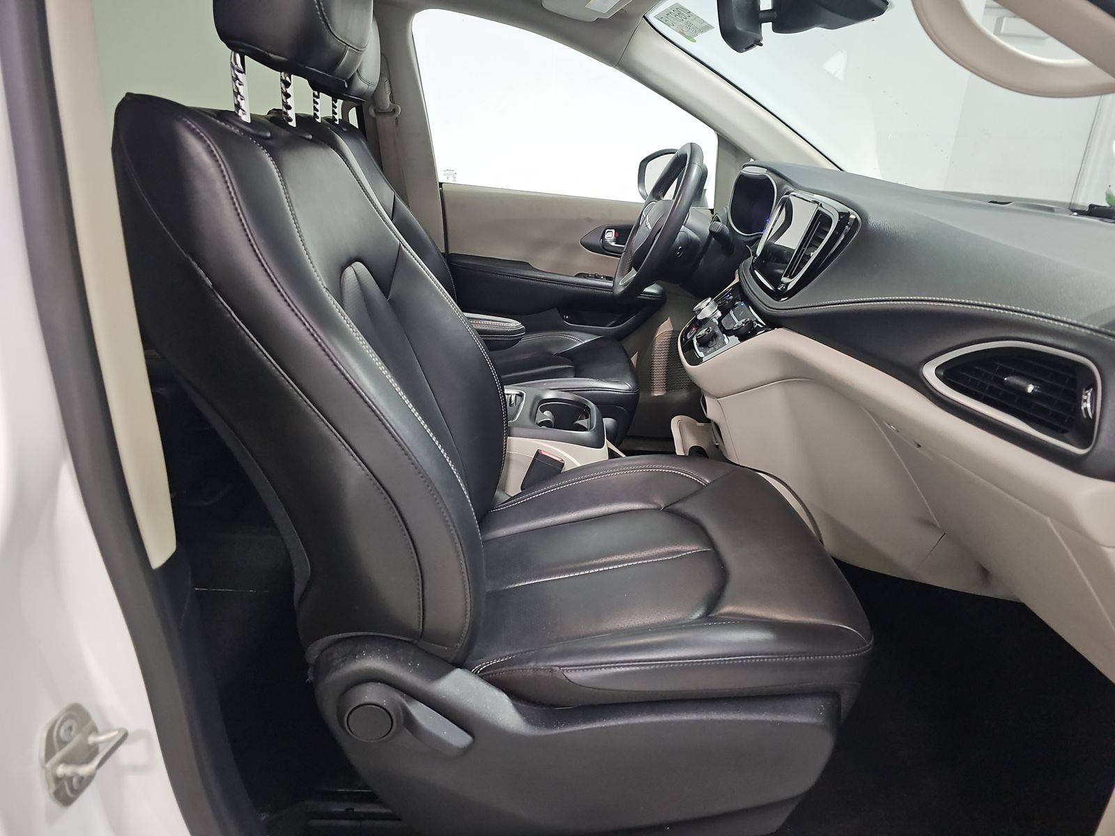 2023 Chrysler Pacifica Hybrid Touring L FWD