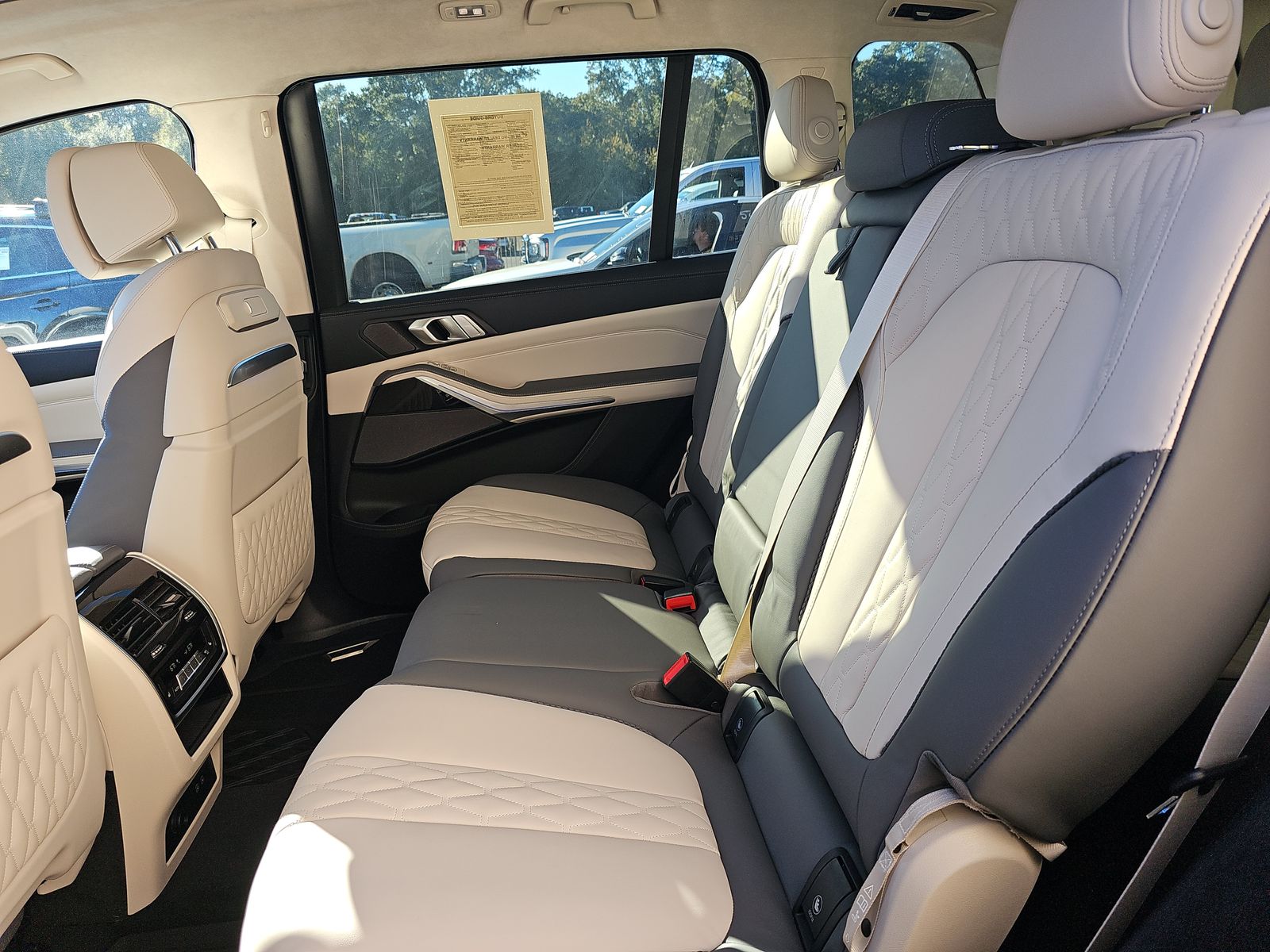 2023 BMW X7 M60i AWD