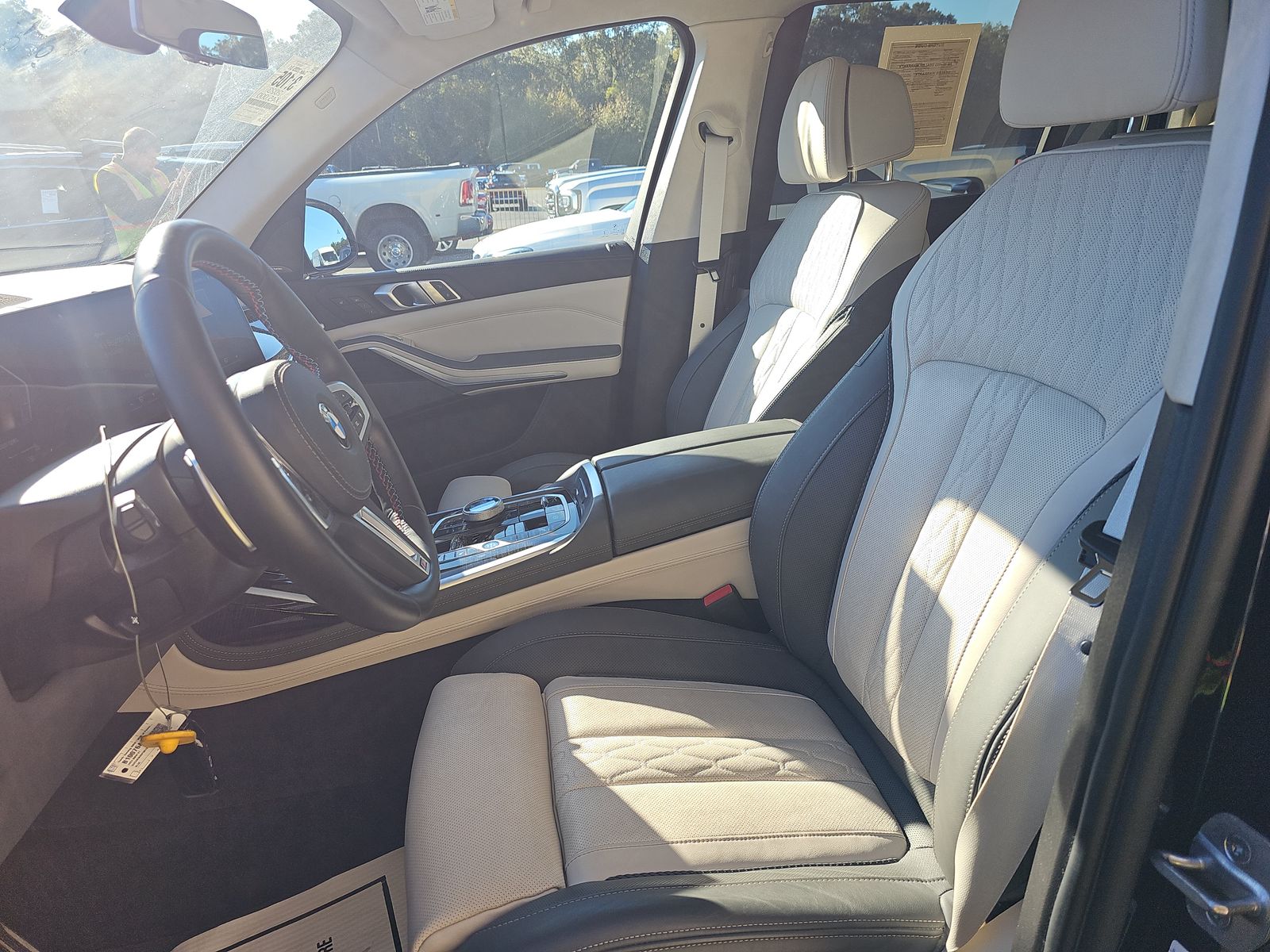 2023 BMW X7 M60i AWD