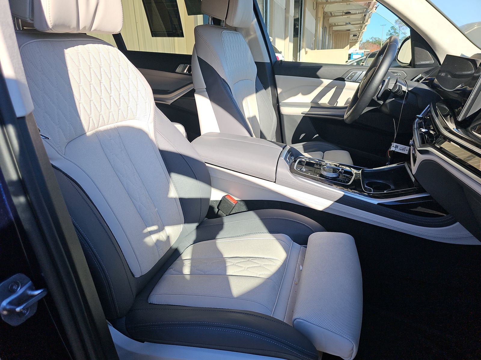 2023 BMW X7 M60i AWD