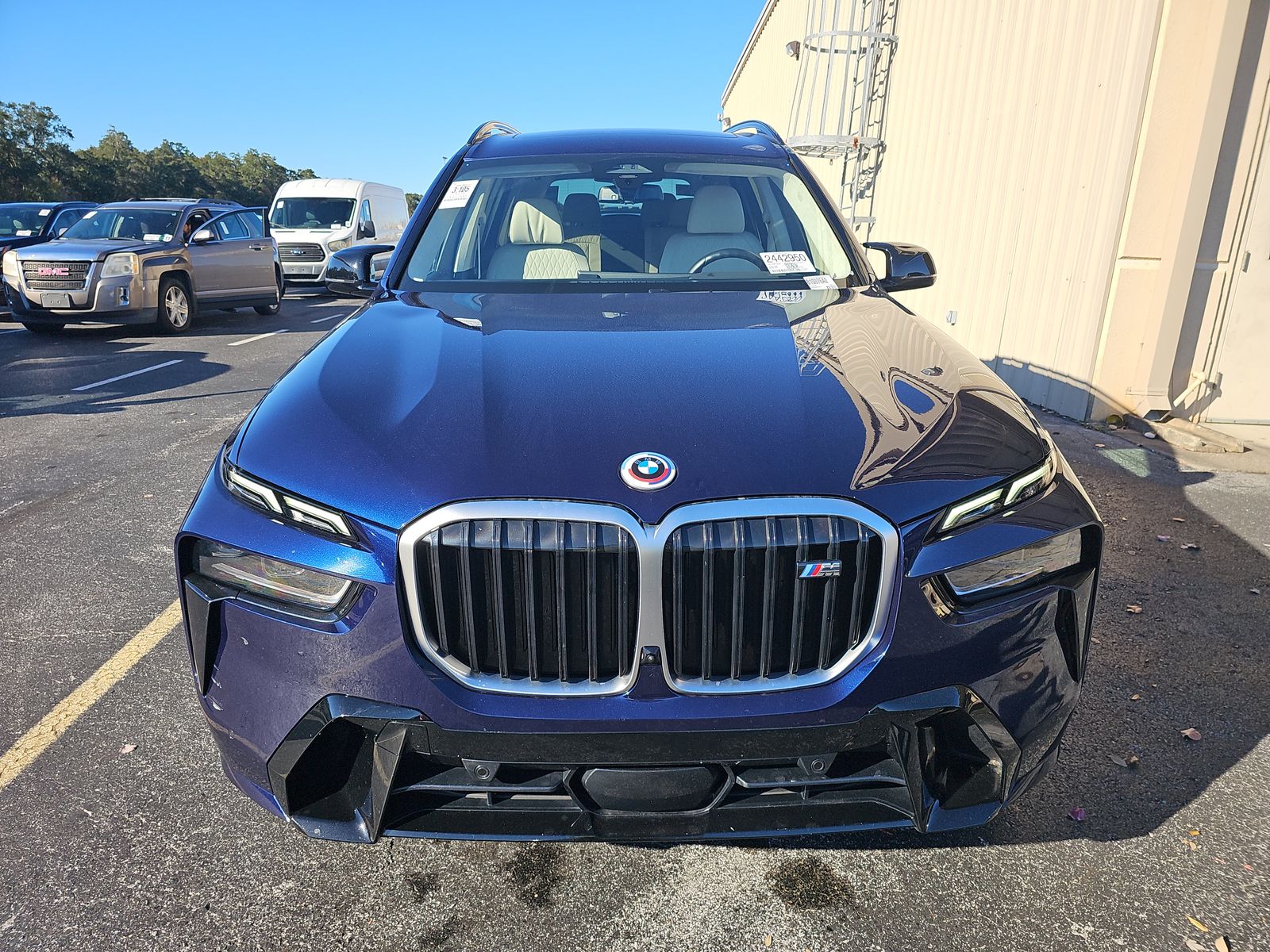 2023 BMW X7 M60i AWD
