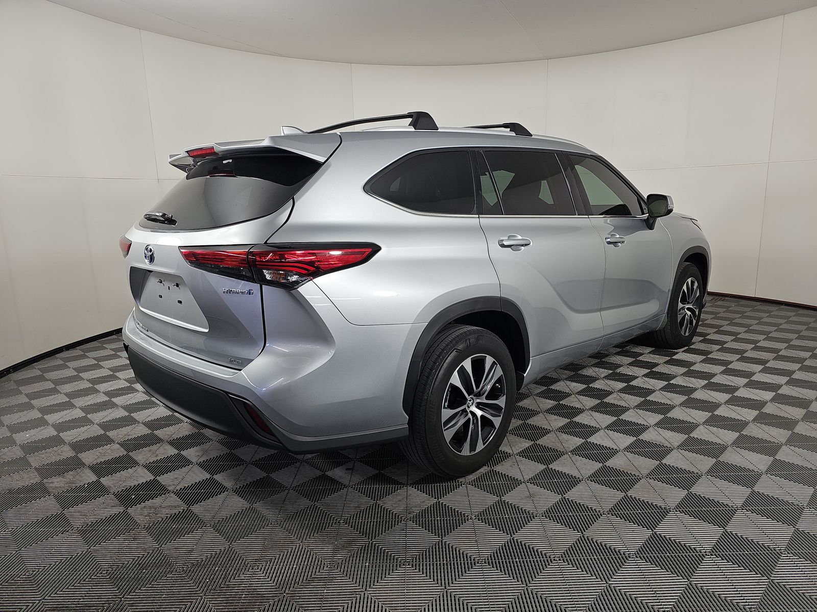 2022 Toyota Highlander Hybrid XLE FWD