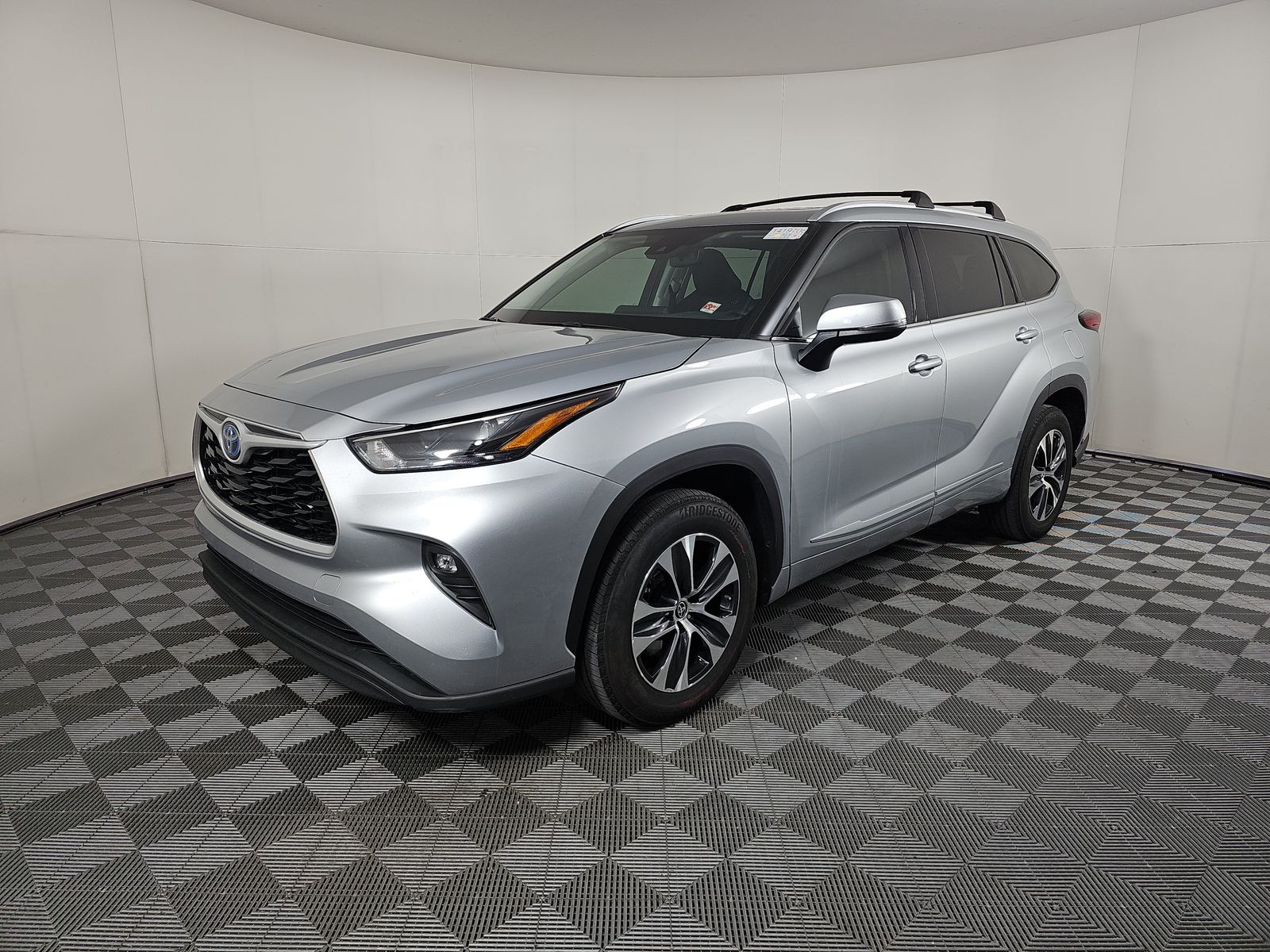 2022 Toyota Highlander Hybrid XLE FWD