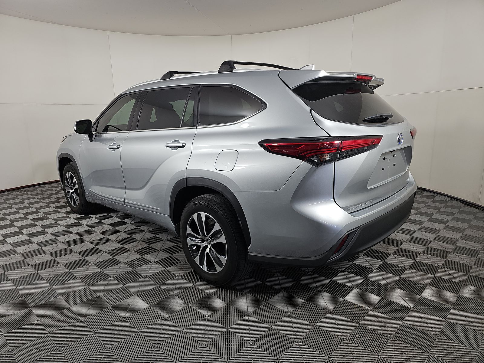 2022 Toyota Highlander Hybrid XLE FWD