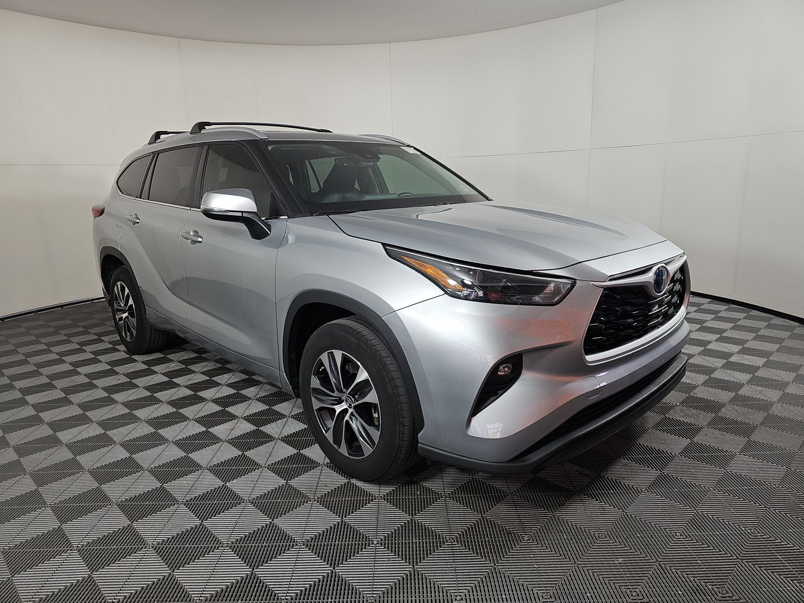 2022 Toyota Highlander Hybrid XLE FWD