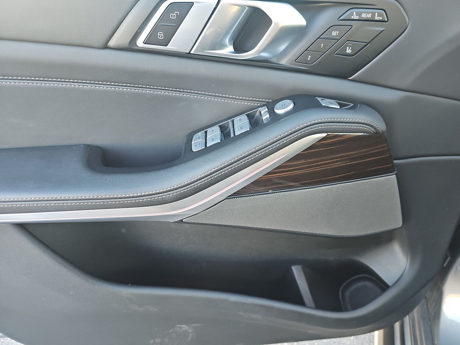 2024 BMW X7 xDrive40i AWD