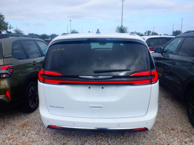 2023 Chrysler Pacifica Touring L FWD