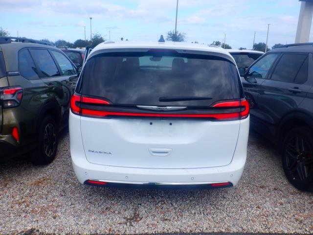 2023 Chrysler Pacifica Touring L FWD