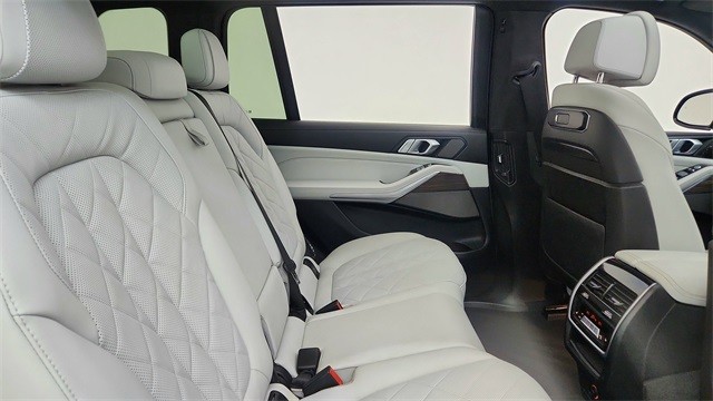 2023 BMW X7 xDrive40i AWD