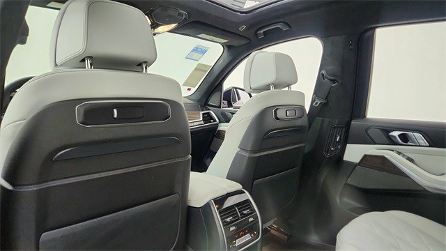 2023 BMW X7 xDrive40i AWD