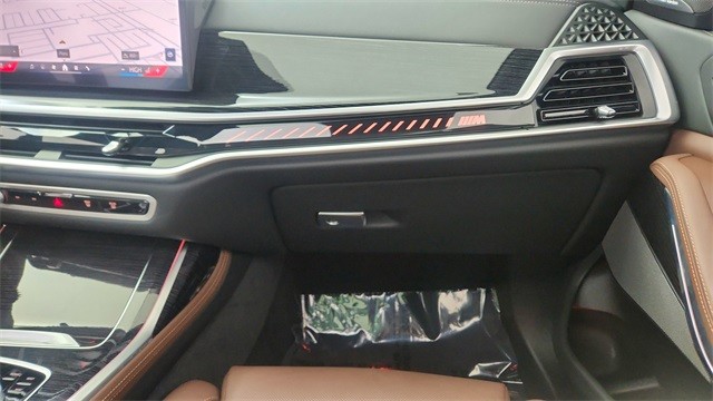 2025 BMW X7 M60i AWD