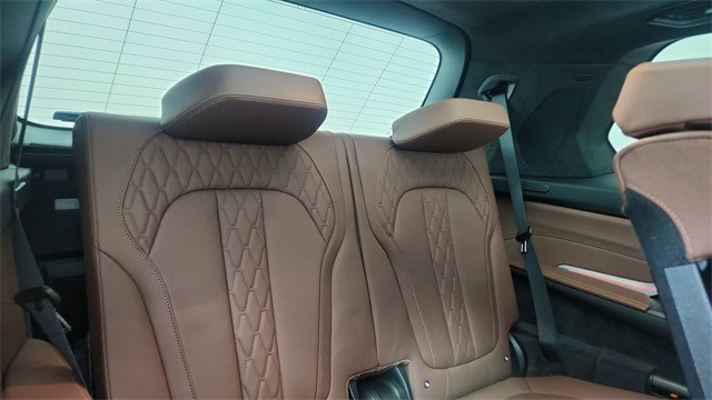 2025 BMW X7 M60i AWD